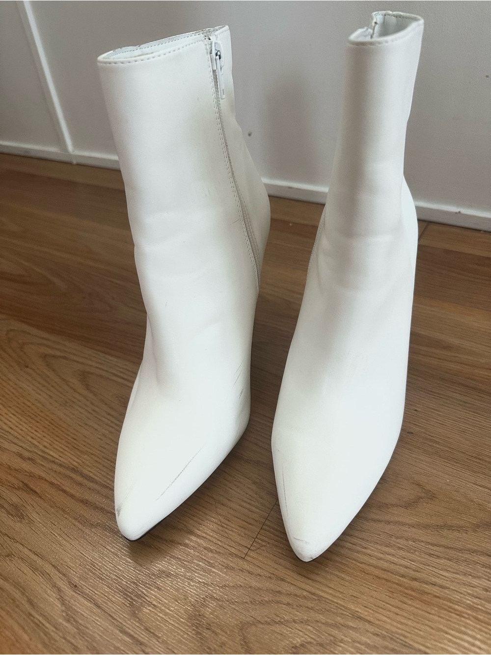 Women's White Pointed Toe Stiletto Ankle Boots size 7